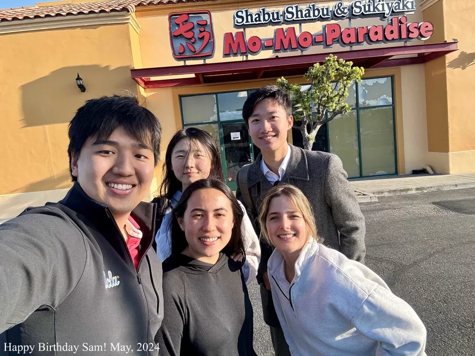 students outside of Mo Mo paradise after dinner